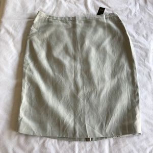 🛍 NWT LOFT Gray Skirt Size 10